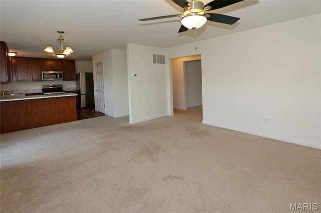 608 Palisades Drive, St Charles, MO 63301