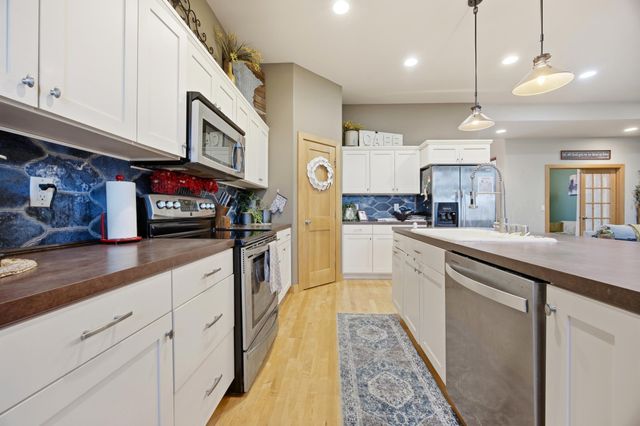 3847 43rd Avenue S, Moorhead, MN 56560