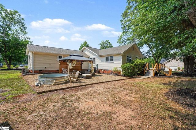 44 Wofford Road, Taylors, SC 29687