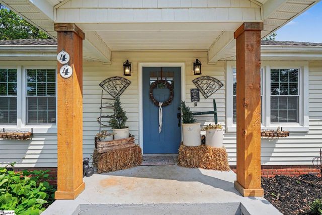 44 Wofford Road, Taylors, SC 29687