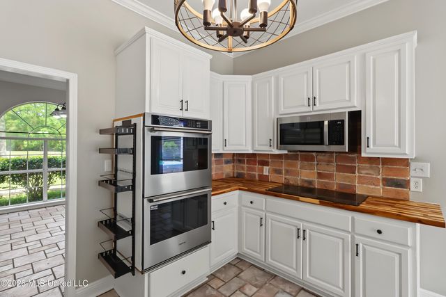 14158 Longwood Circle, D'iberville, MS 39540