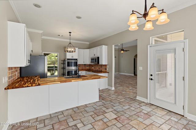 14158 Longwood Circle, D'iberville, MS 39540