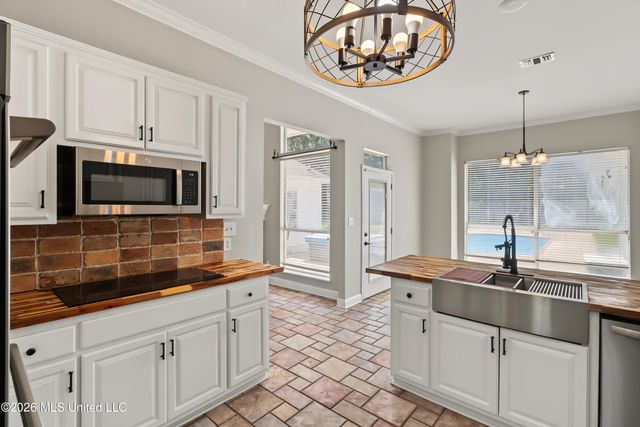 14158 Longwood Circle, D'iberville, MS 39540
