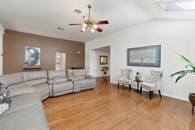 1105 Delia Chapa LN, Hutto, TX 78634
