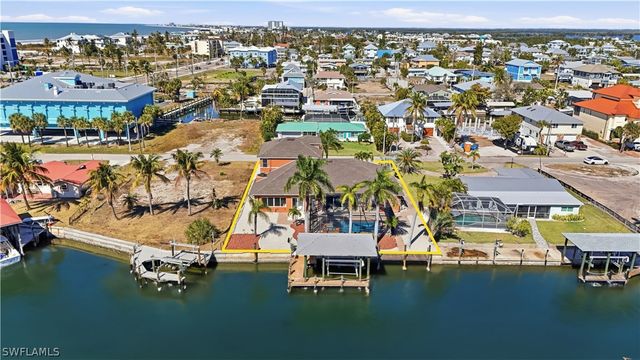 132 Egret ST, Fort Myers Beach, FL 33931