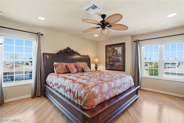 132 Egret ST, Fort Myers Beach, FL 33931