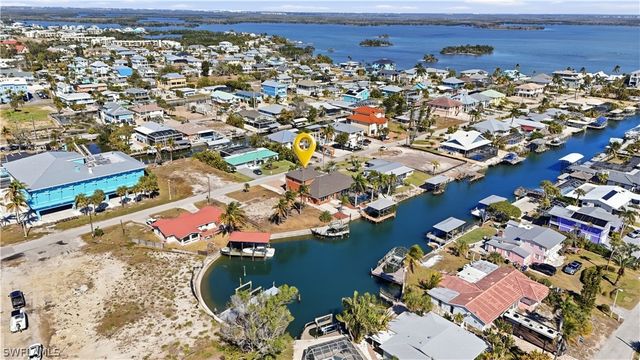 132 Egret ST, Fort Myers Beach, FL 33931