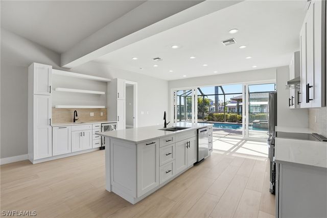 132 Egret ST, Fort Myers Beach, FL 33931