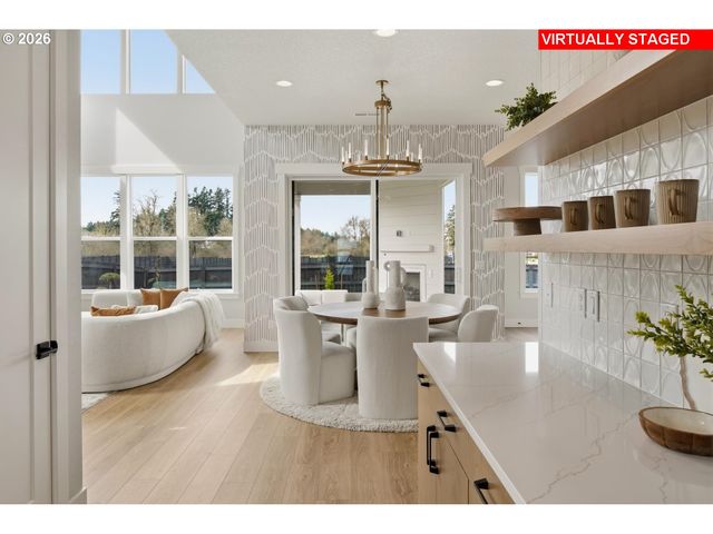 16114 BARLOW TRAIL Ln, Oregon City, OR 97045