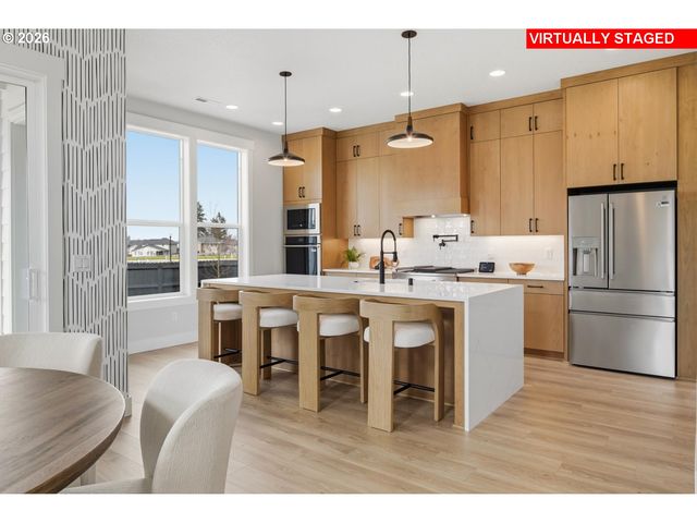 16114 BARLOW TRAIL Ln, Oregon City, OR 97045