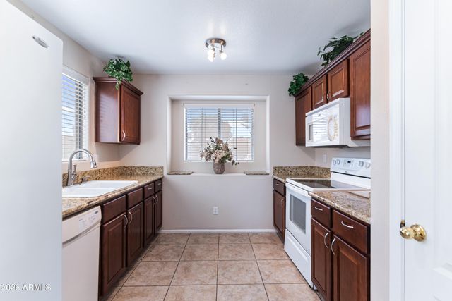 4014 W Fallen Leaf Lane, Glendale, AZ 85310