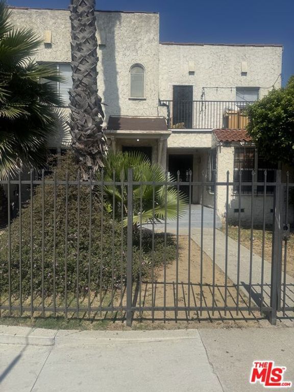 6125 West Boulevard, Los Angeles, CA 90043