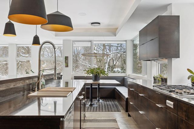 17950 Fairhomes Lane, Deephaven, MN 55391