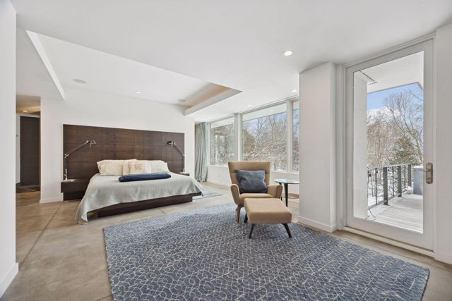 17950 Fairhomes Lane, Deephaven, MN 55391