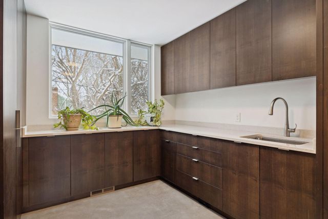 17950 Fairhomes Lane, Deephaven, MN 55391