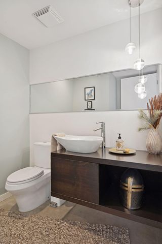 17950 Fairhomes Lane, Deephaven, MN 55391