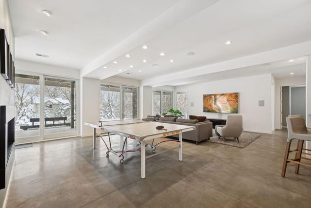 17950 Fairhomes Lane, Deephaven, MN 55391