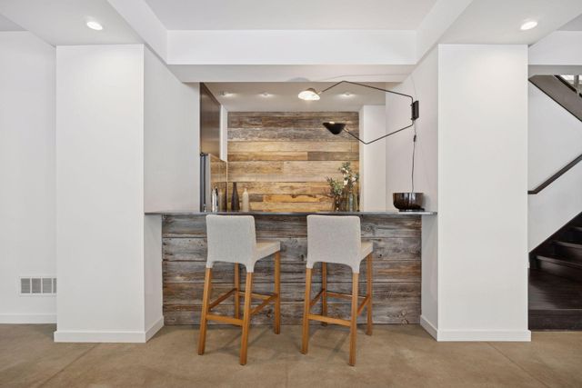 17950 Fairhomes Lane, Deephaven, MN 55391