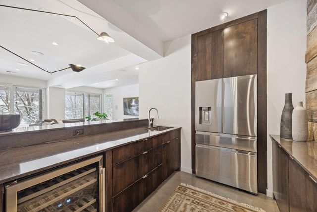 17950 Fairhomes Lane, Deephaven, MN 55391