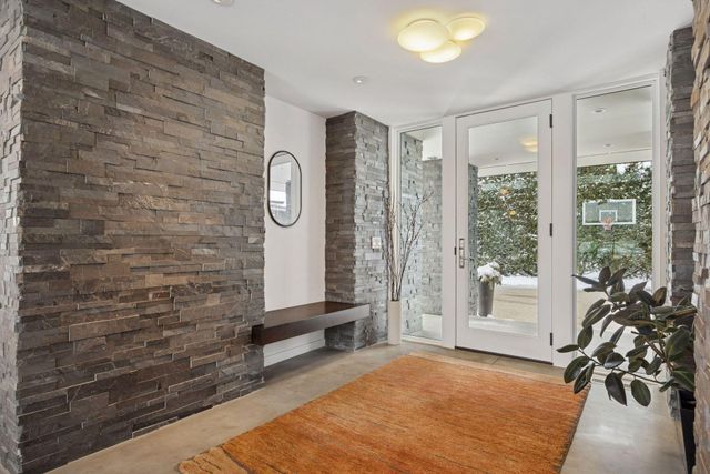 17950 Fairhomes Lane, Deephaven, MN 55391