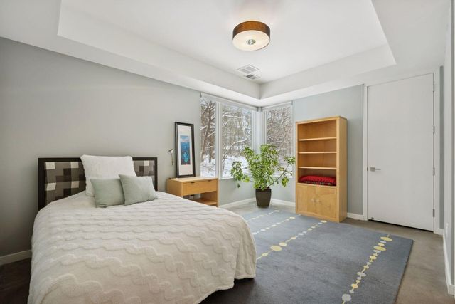 17950 Fairhomes Lane, Deephaven, MN 55391