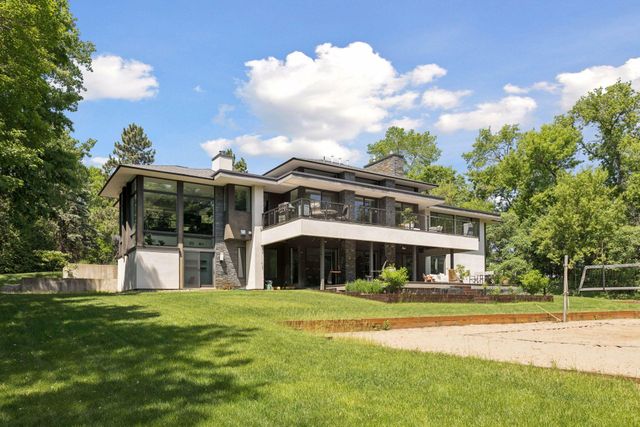 17950 Fairhomes Lane, Deephaven, MN 55391