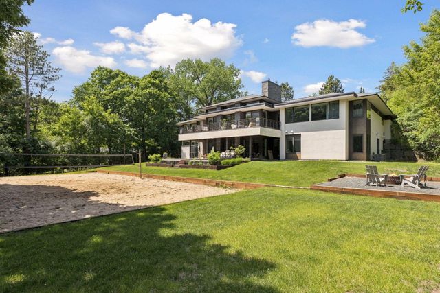 17950 Fairhomes Lane, Deephaven, MN 55391