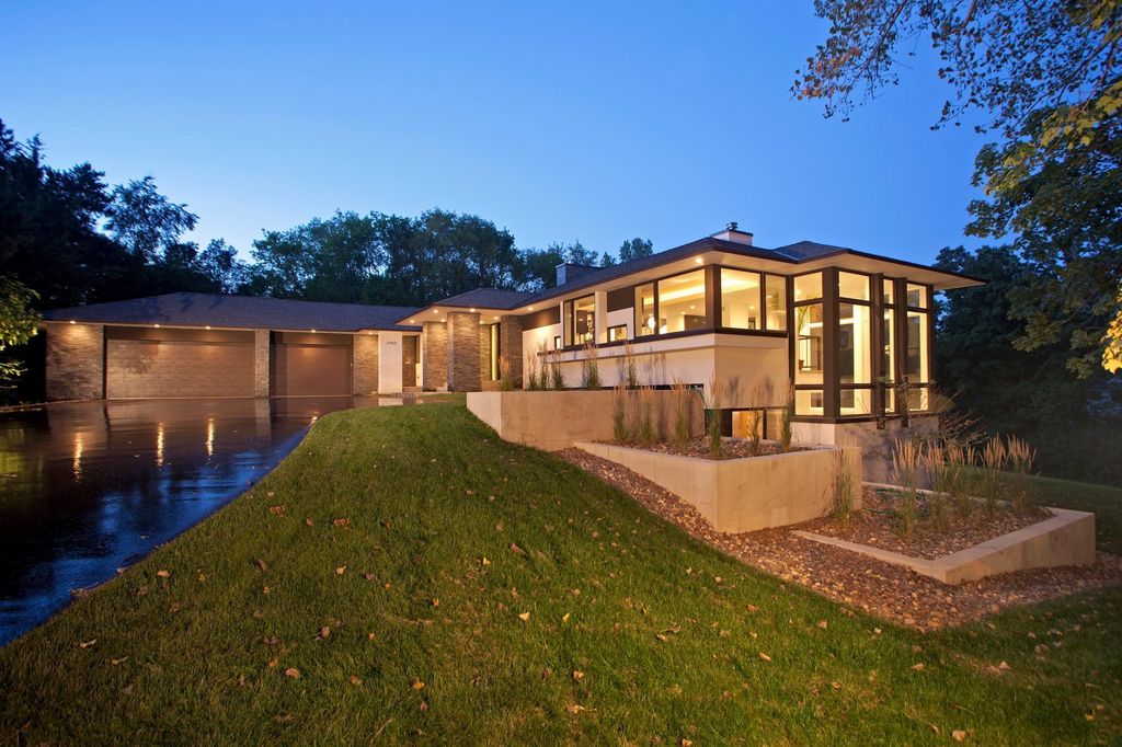 17950 Fairhomes Lane, Deephaven, MN 55391