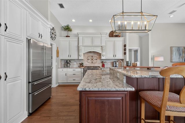 9109 WOODRIDGE RUN DRIVE, Tampa, FL 33647