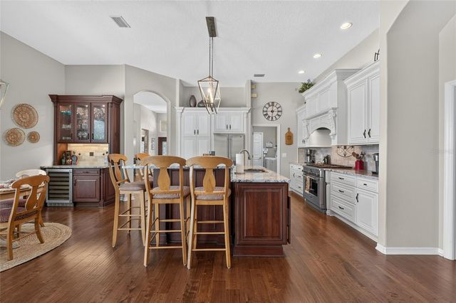 9109 WOODRIDGE RUN DRIVE, Tampa, FL 33647