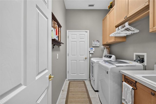 9109 WOODRIDGE RUN DRIVE, Tampa, FL 33647