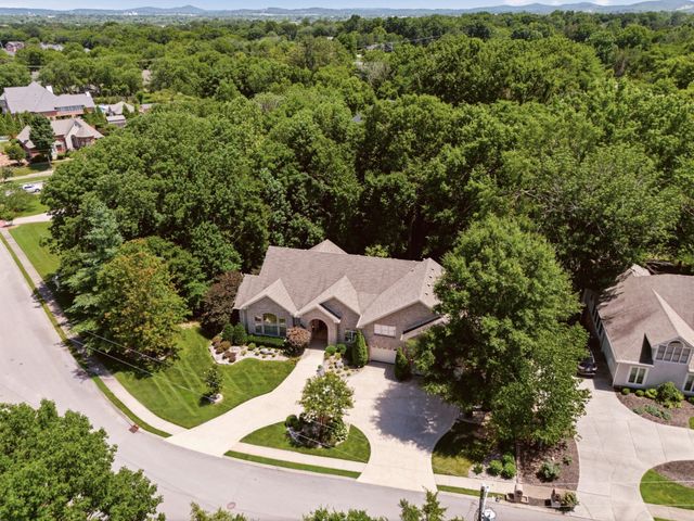1714 Blairmont Dr, Lebanon, TN 37087