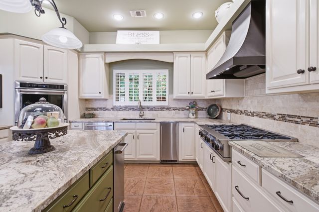 1714 Blairmont Dr, Lebanon, TN 37087