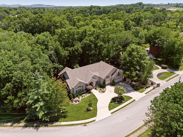 1714 Blairmont Dr, Lebanon, TN 37087