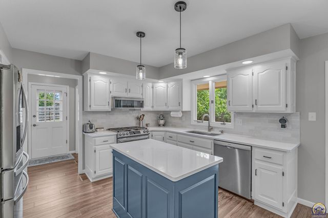 2531 SW Pepperwood CT, Topeka, KS 66614