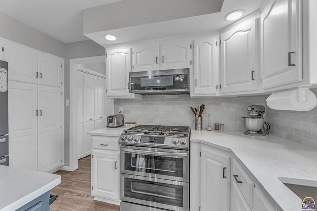 2531 SW Pepperwood CT, Topeka, KS 66614