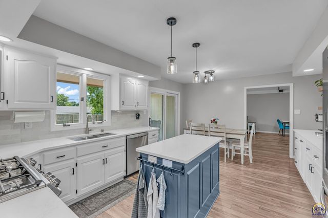 2531 SW Pepperwood CT, Topeka, KS 66614