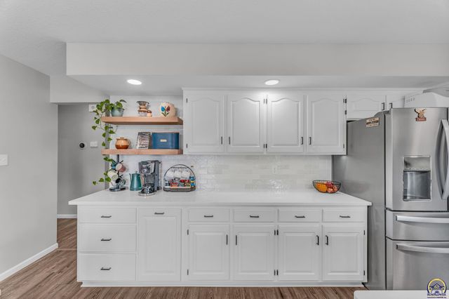 2531 SW Pepperwood CT, Topeka, KS 66614