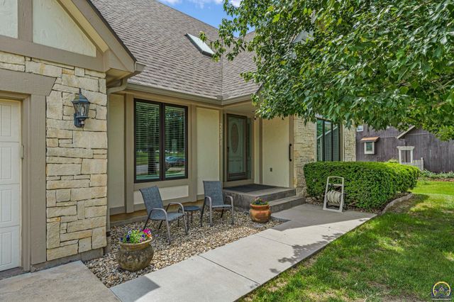 2531 SW Pepperwood CT, Topeka, KS 66614