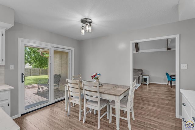 2531 SW Pepperwood CT, Topeka, KS 66614