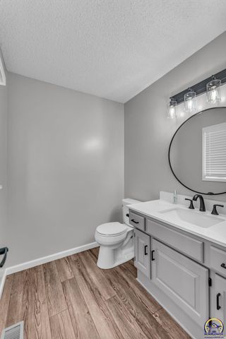 2531 SW Pepperwood CT, Topeka, KS 66614