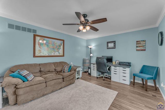 2531 SW Pepperwood CT, Topeka, KS 66614