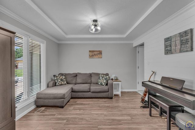 2531 SW Pepperwood CT, Topeka, KS 66614