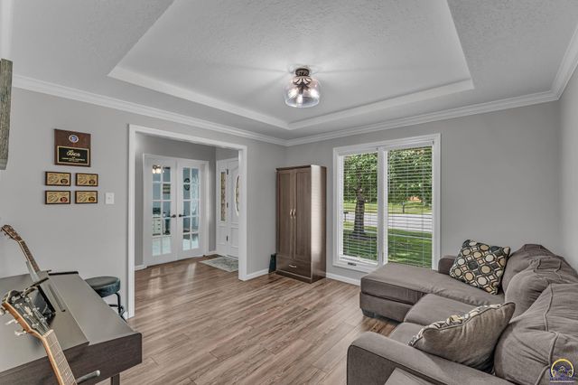 2531 SW Pepperwood CT, Topeka, KS 66614