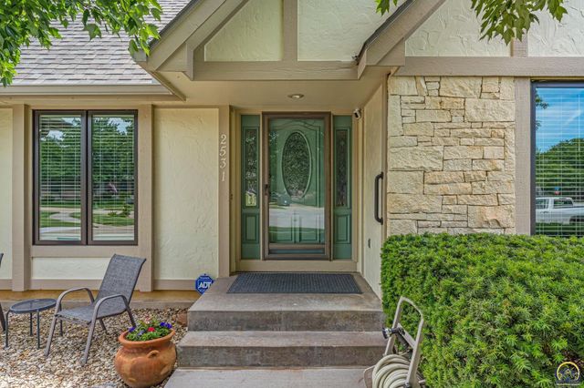 2531 SW Pepperwood CT, Topeka, KS 66614