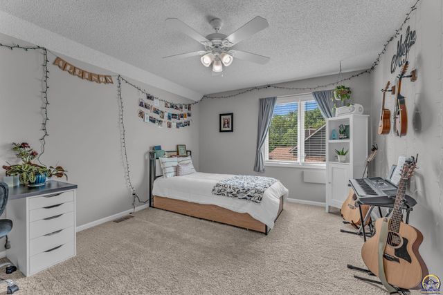 2531 SW Pepperwood CT, Topeka, KS 66614