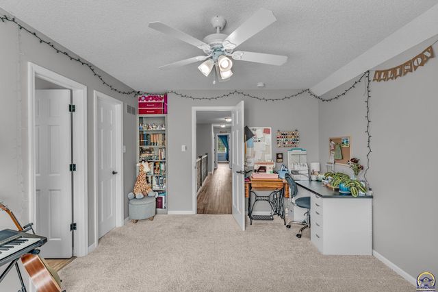 2531 SW Pepperwood CT, Topeka, KS 66614