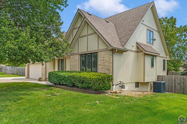 2531 SW Pepperwood CT, Topeka, KS 66614