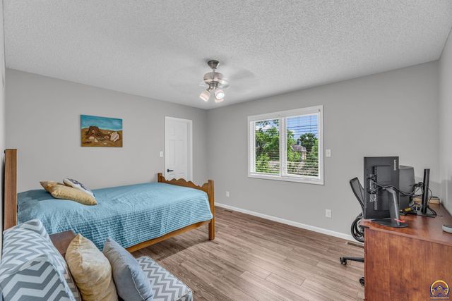 2531 SW Pepperwood CT, Topeka, KS 66614