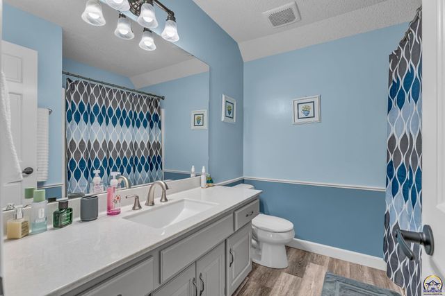 2531 SW Pepperwood CT, Topeka, KS 66614